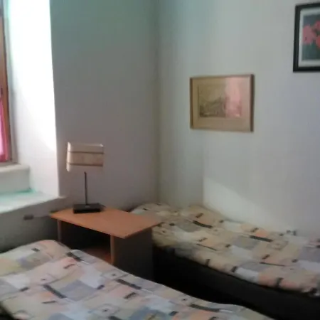 U Tupacku Dvory nad Luznici